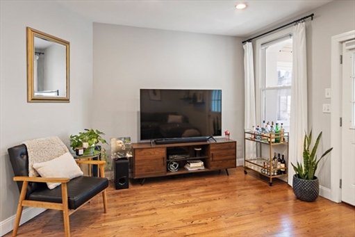 127 Cottage St, Apt 2