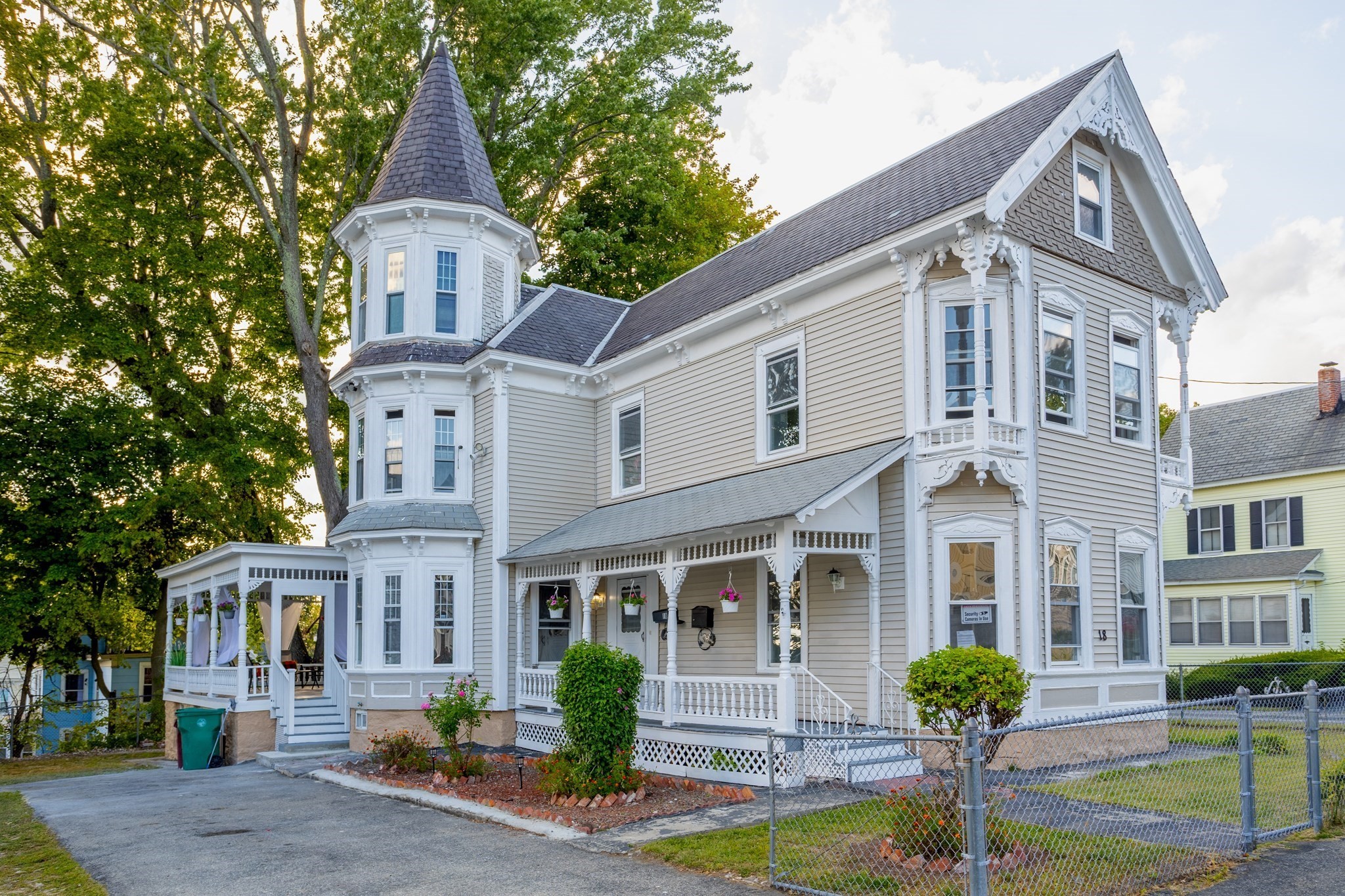 18 May St, Lowell, MA 01850