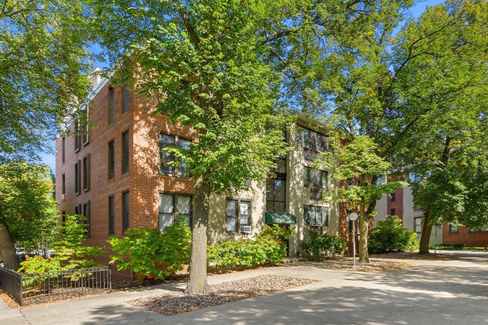 6 Juniper St Unit 16, Brookline, MA 02445