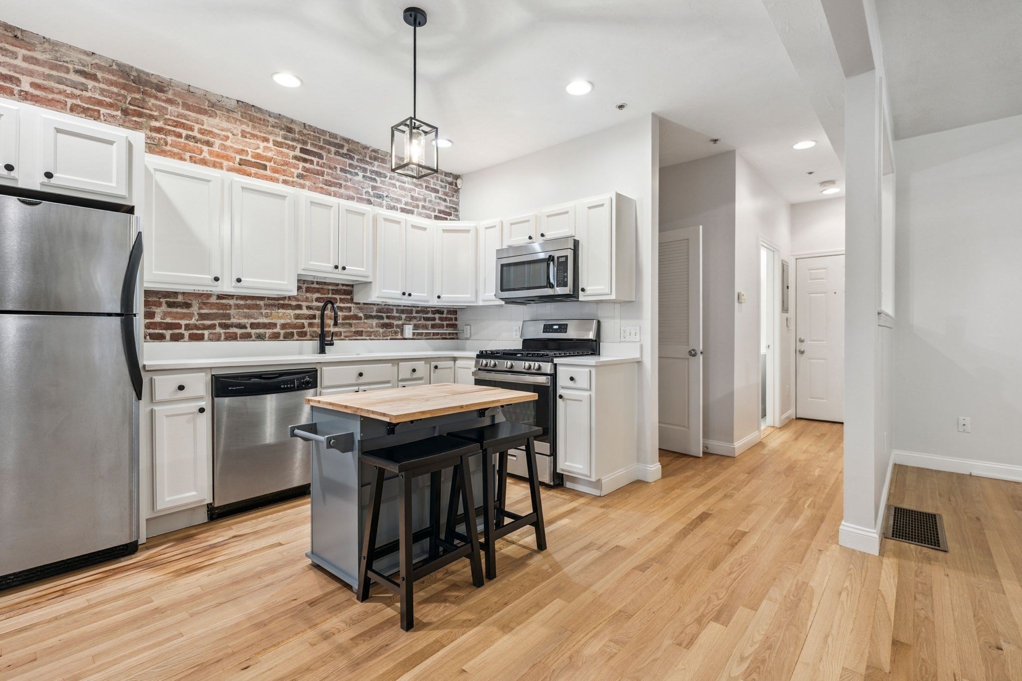 172 Cottage St Unit 2, Boston - East Boston, MA 02128