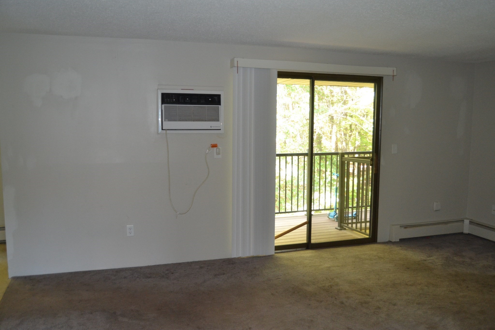 1820 Skyline Dr Unit 18, Lowell, MA 01854