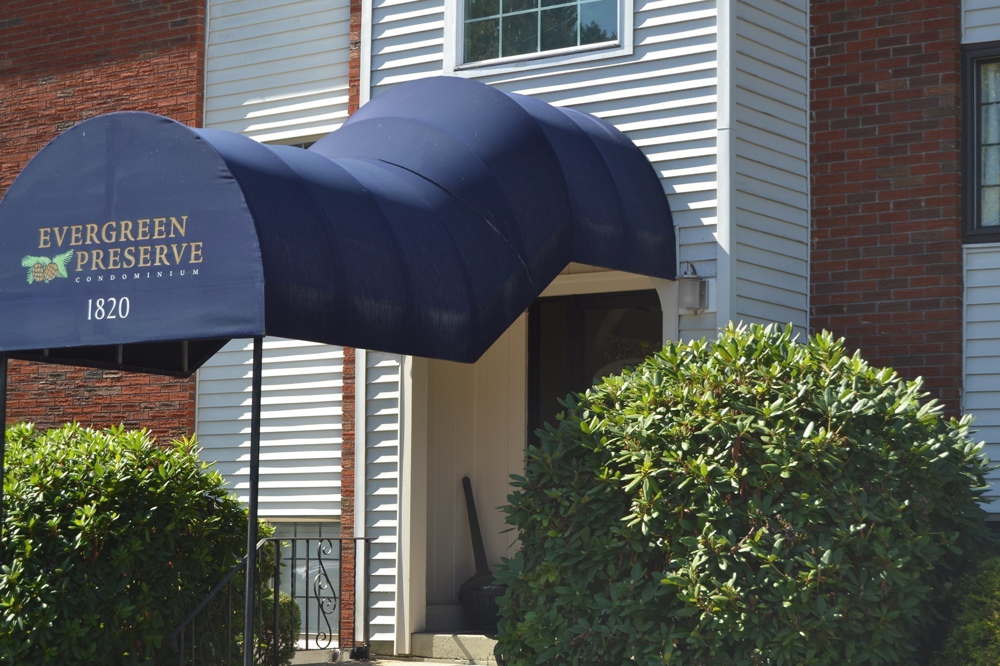 1820 Skyline Dr Unit 18, Lowell, MA 01854 - Image 3