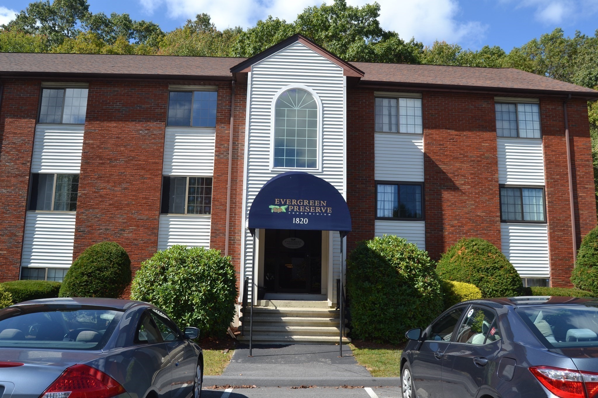 1820 Skyline Dr Unit 18, Lowell, MA 01854 - Image 4