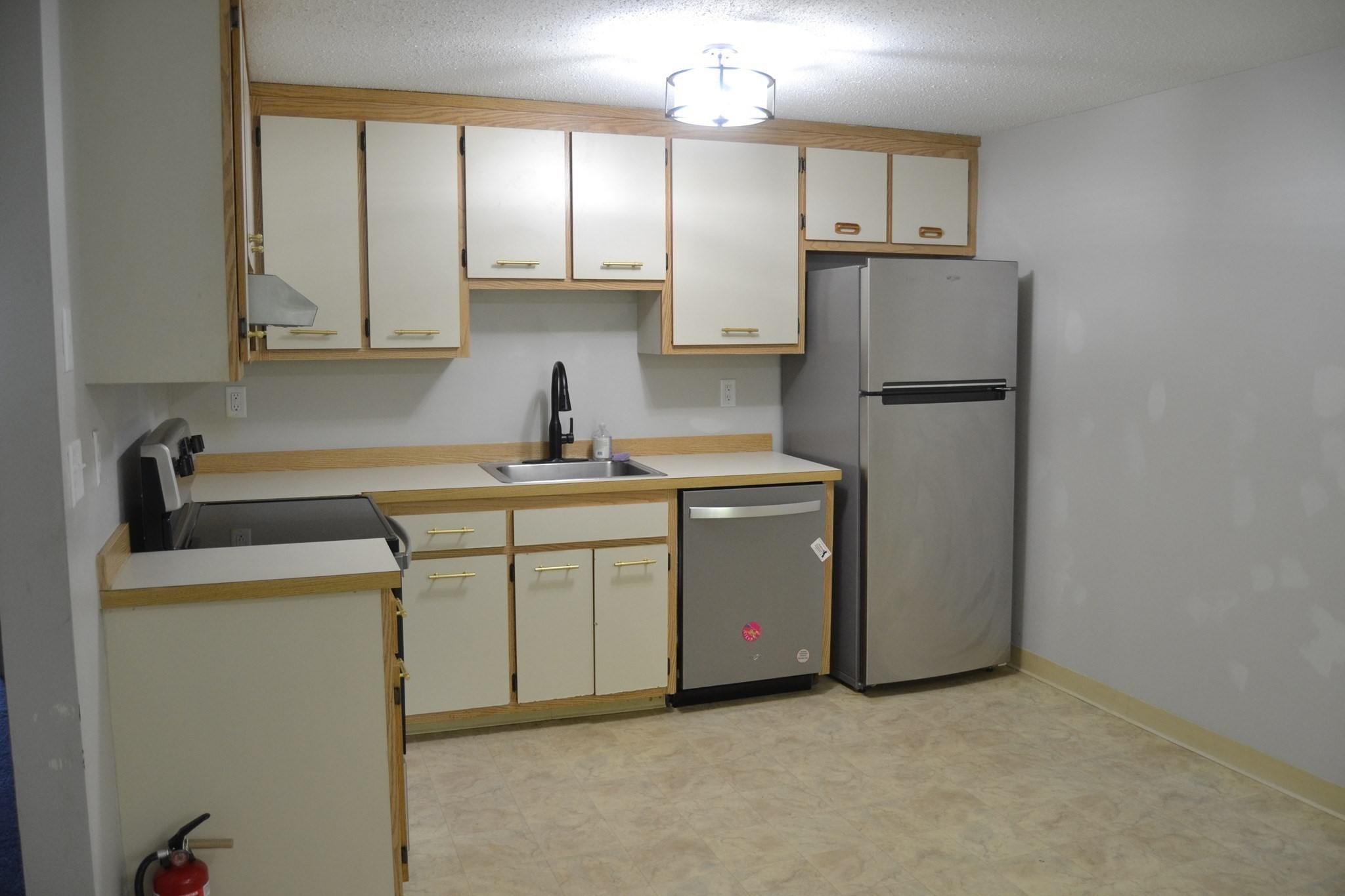 1820 Skyline Dr Unit 18, Lowell, MA 01854 - Image 6