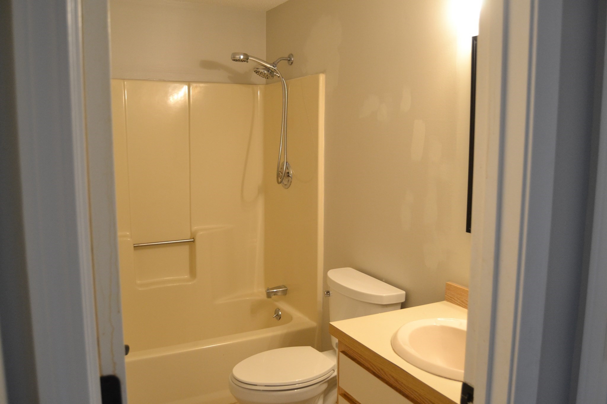 1820 Skyline Dr Unit 18, Lowell, MA 01854 - Image 10