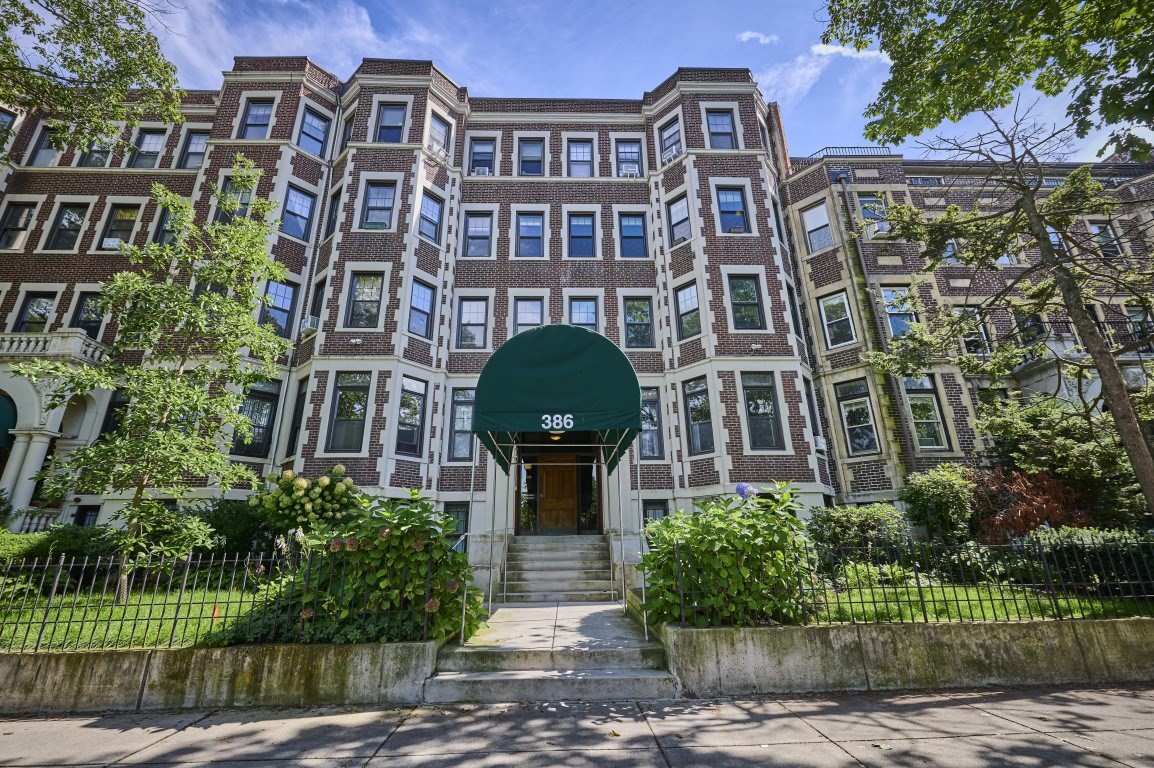 386 Riverway Unit 4, Boston - Mission Hill, MA 02115
