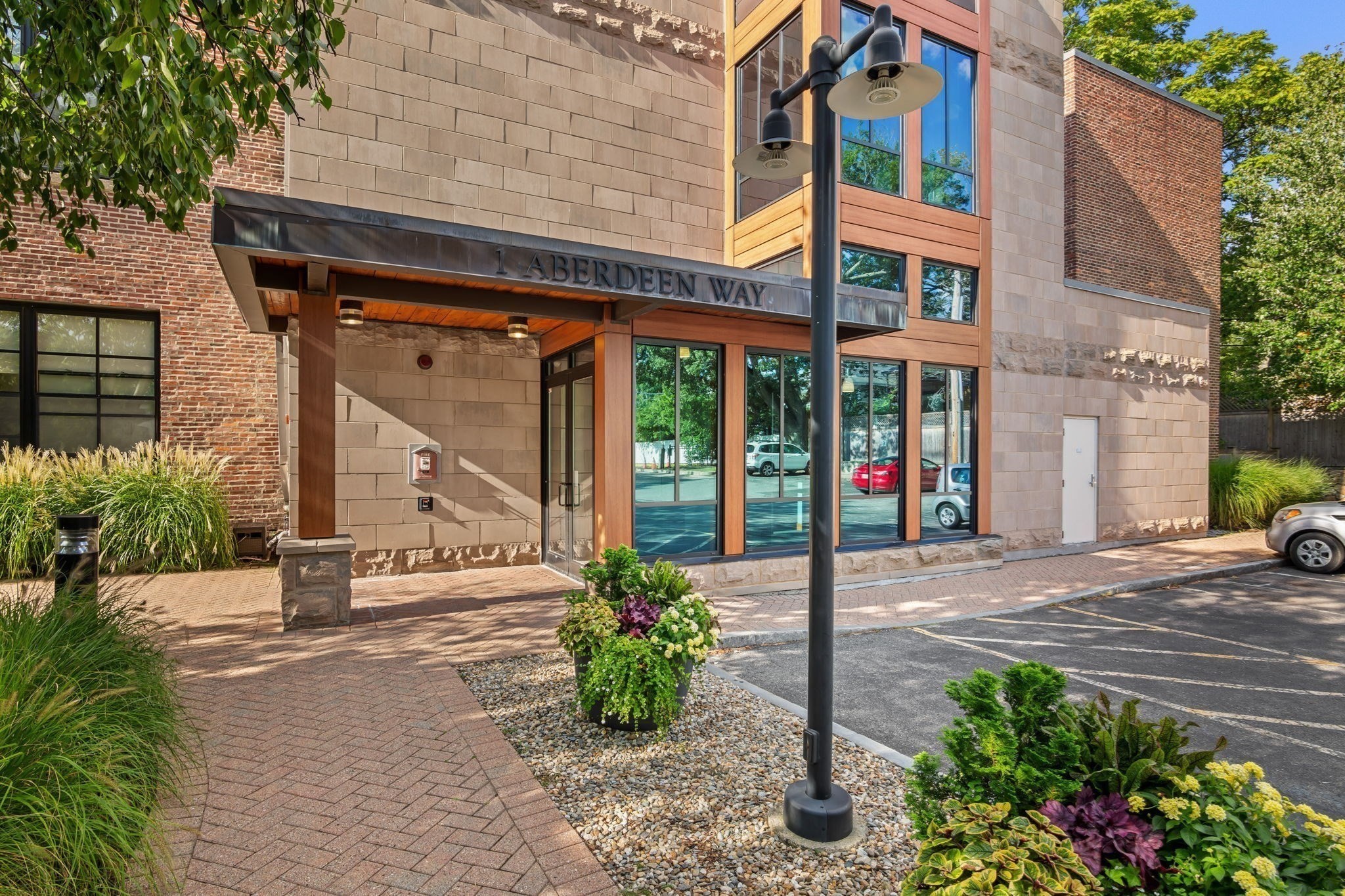 1 Aberdeen Way Unit 113, Cambridge, MA 02138 - Image 2