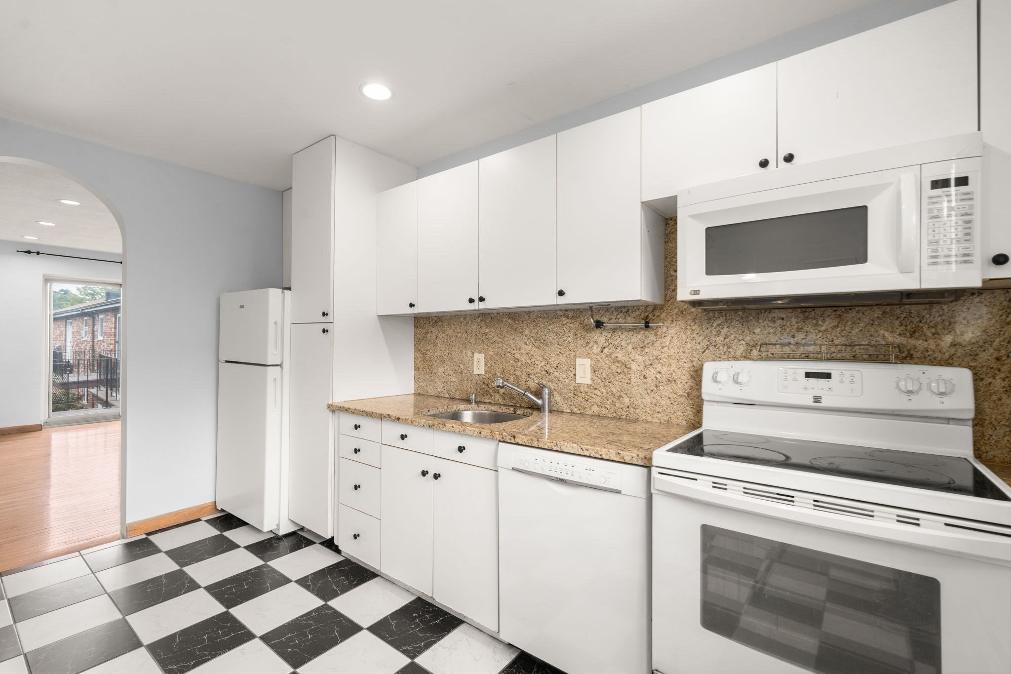 21 Westgate Rd Unit 6, West Roxbury, Boston, MA 02132 - Image 2