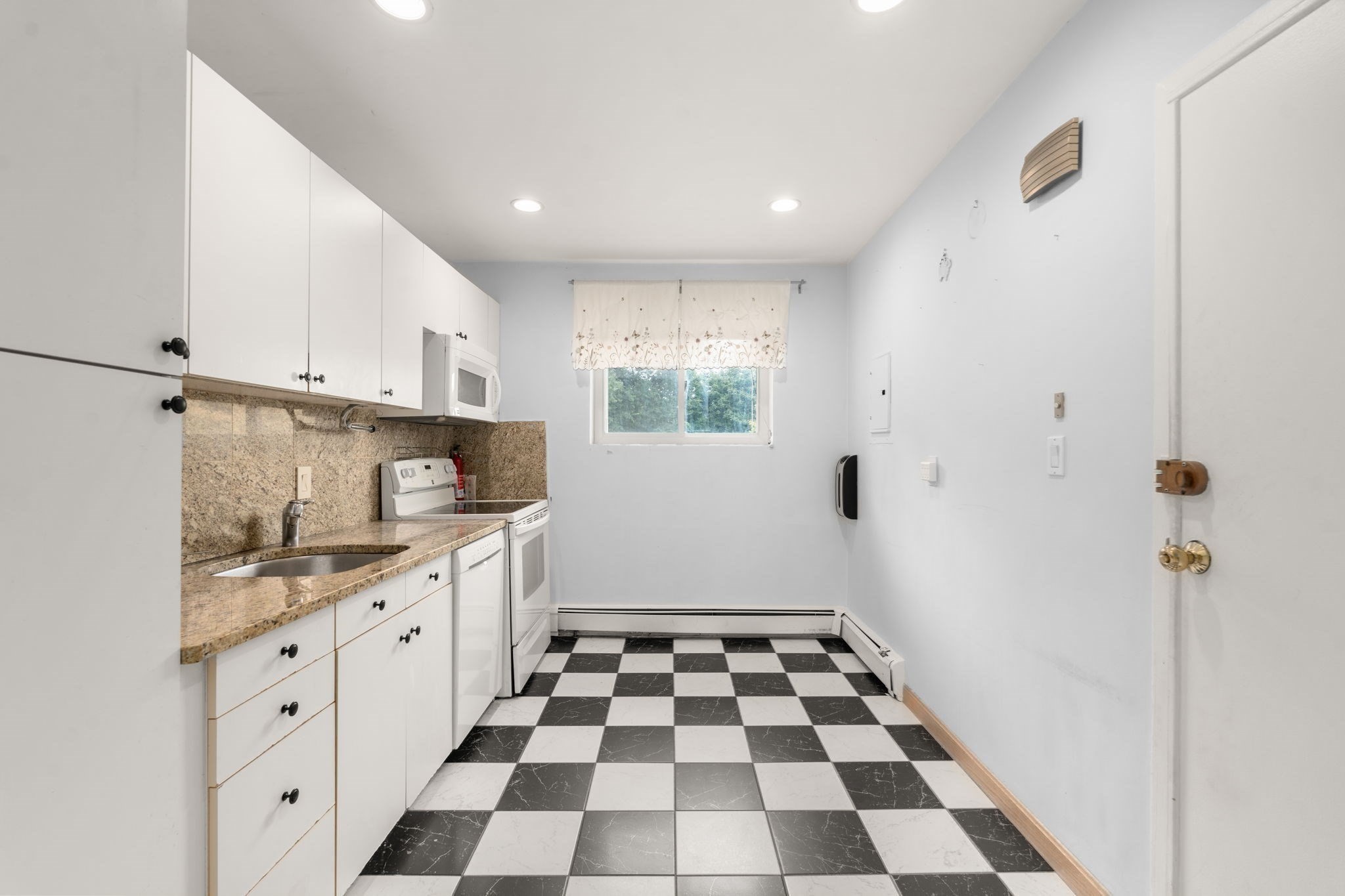 21 Westgate Rd Unit 6, West Roxbury, Boston, MA 02132 - Image 4