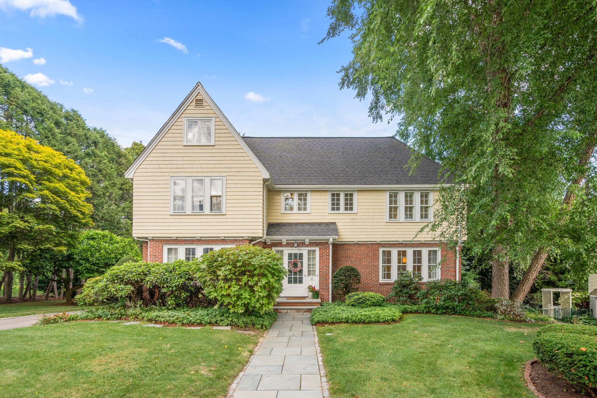 17 Atwood St, Wellesley, MA 02482