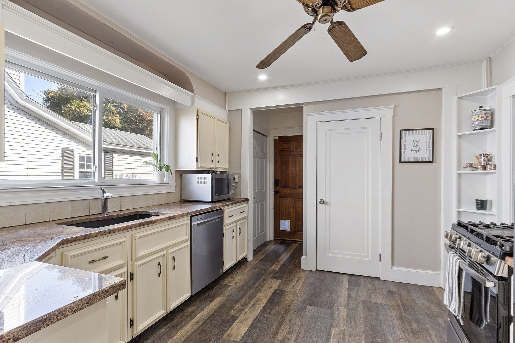 21 Vernon Street, Lowell, MA 01850 - Image 11