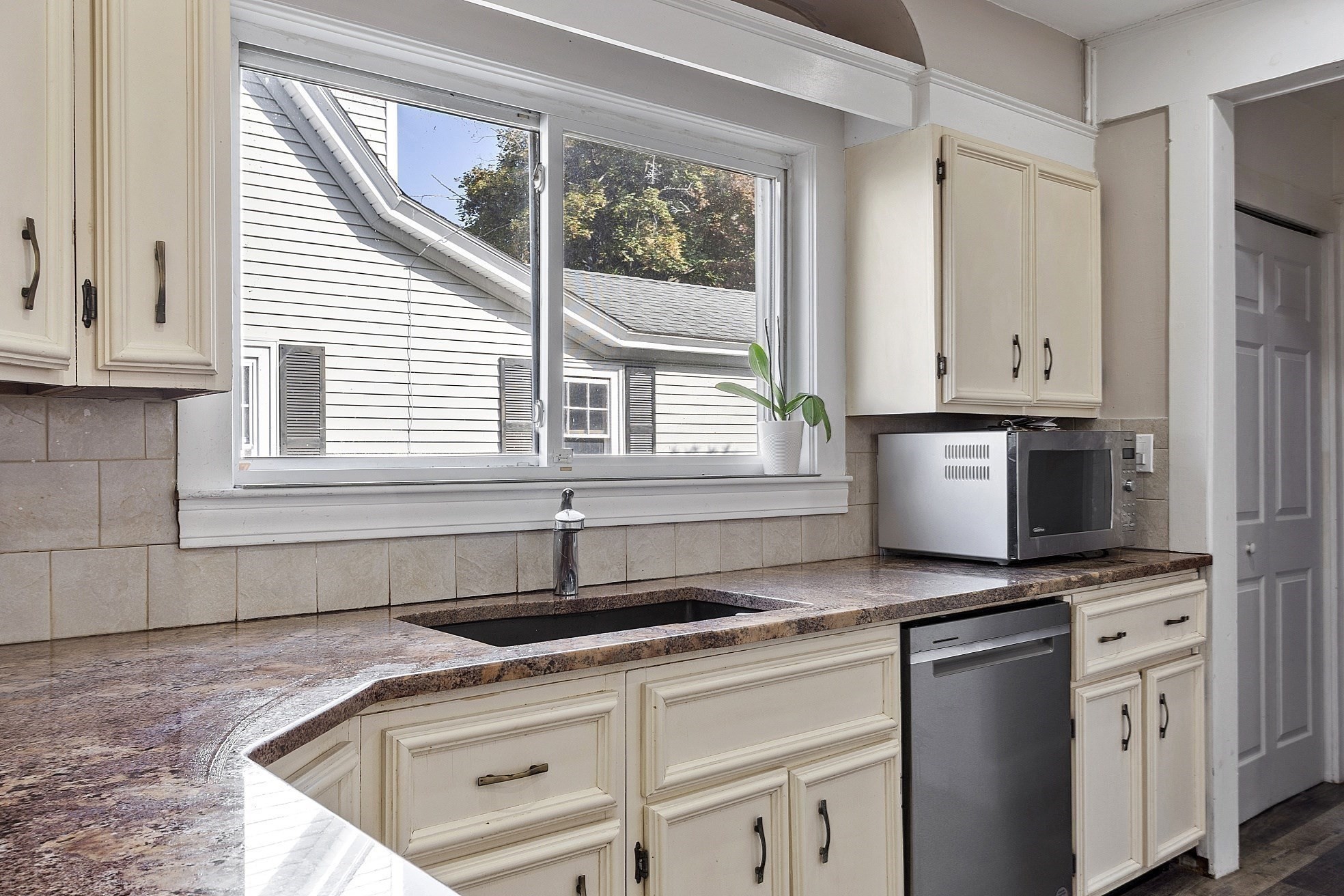 21 Vernon Street, Lowell, MA 01850 - Image 17