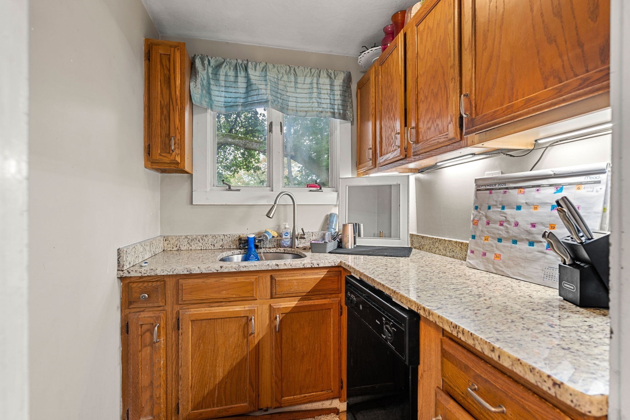 16 Fountain St, Haverhill, MA 01830 - Image 8