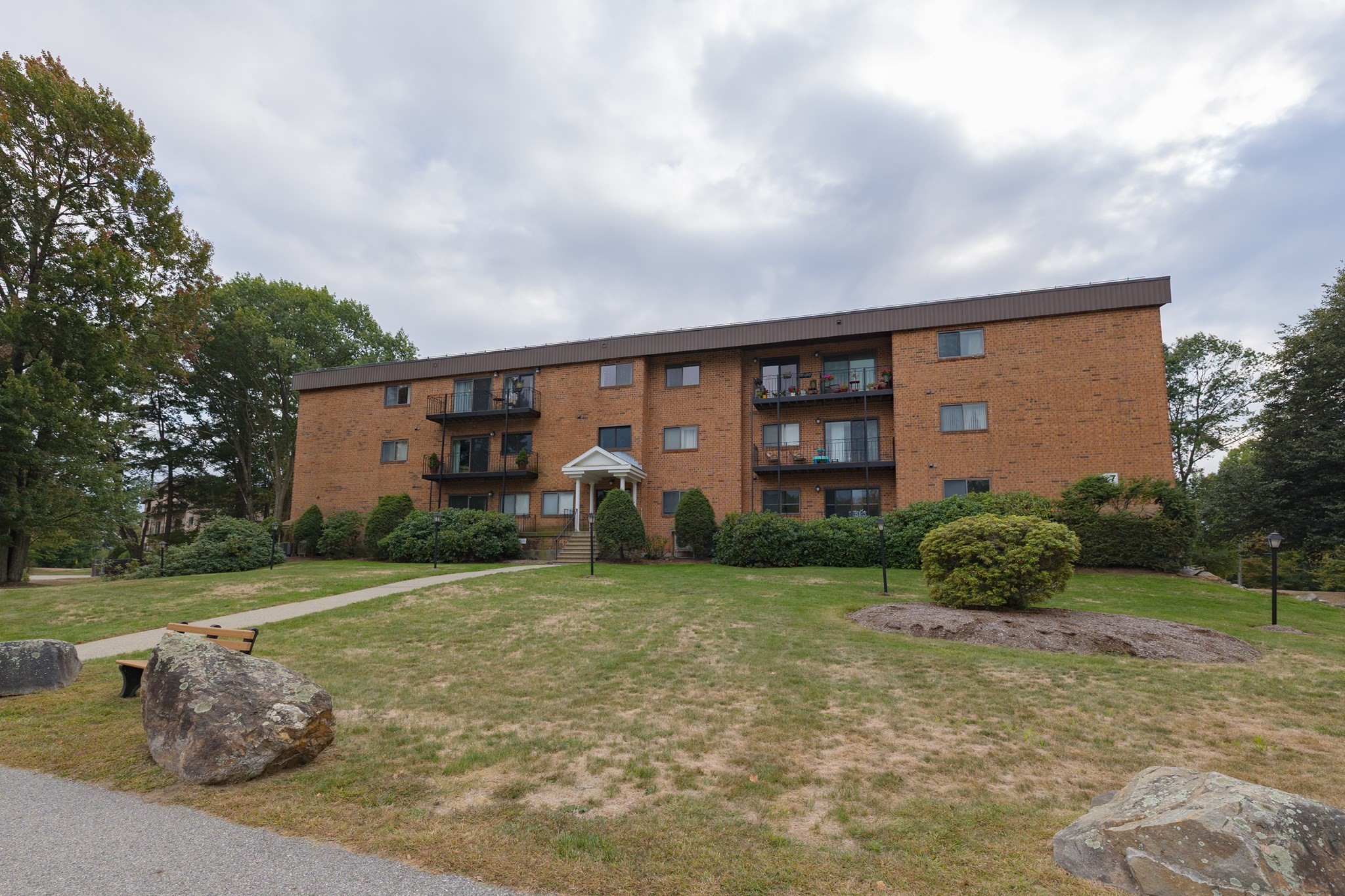 181 Littleton Rd Bldg 7 Unit 242, Chelmsford, MA 01824