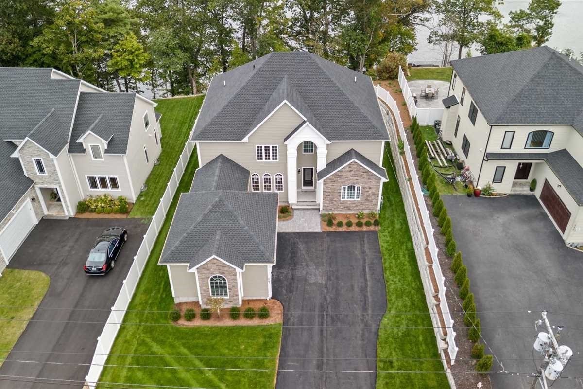 241 Lake Ave, Worcester, MA 01604