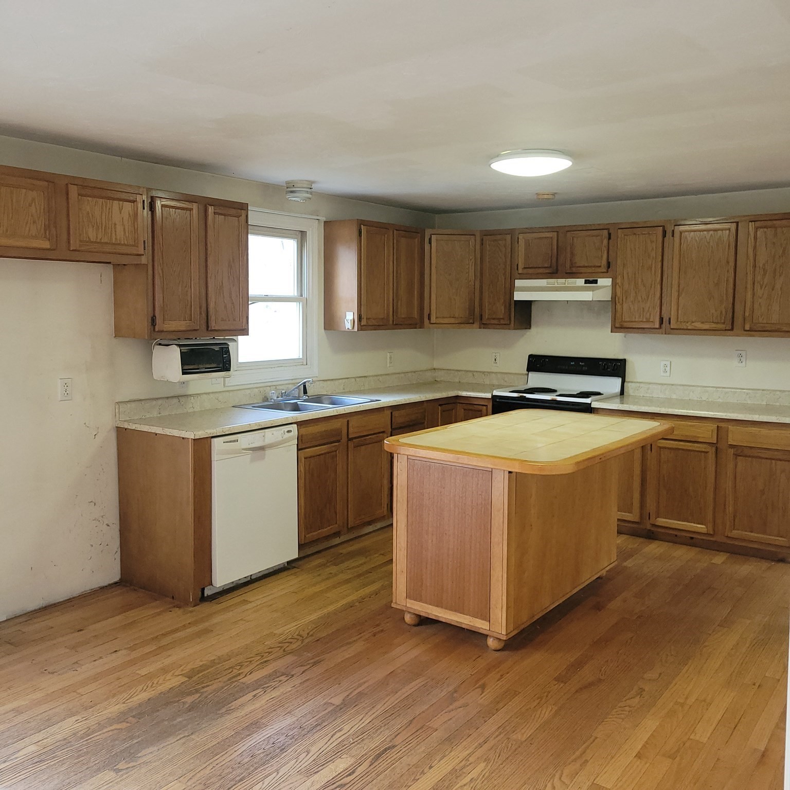 620 Henshaw Street, Leicester, MA 01542 - Image 18