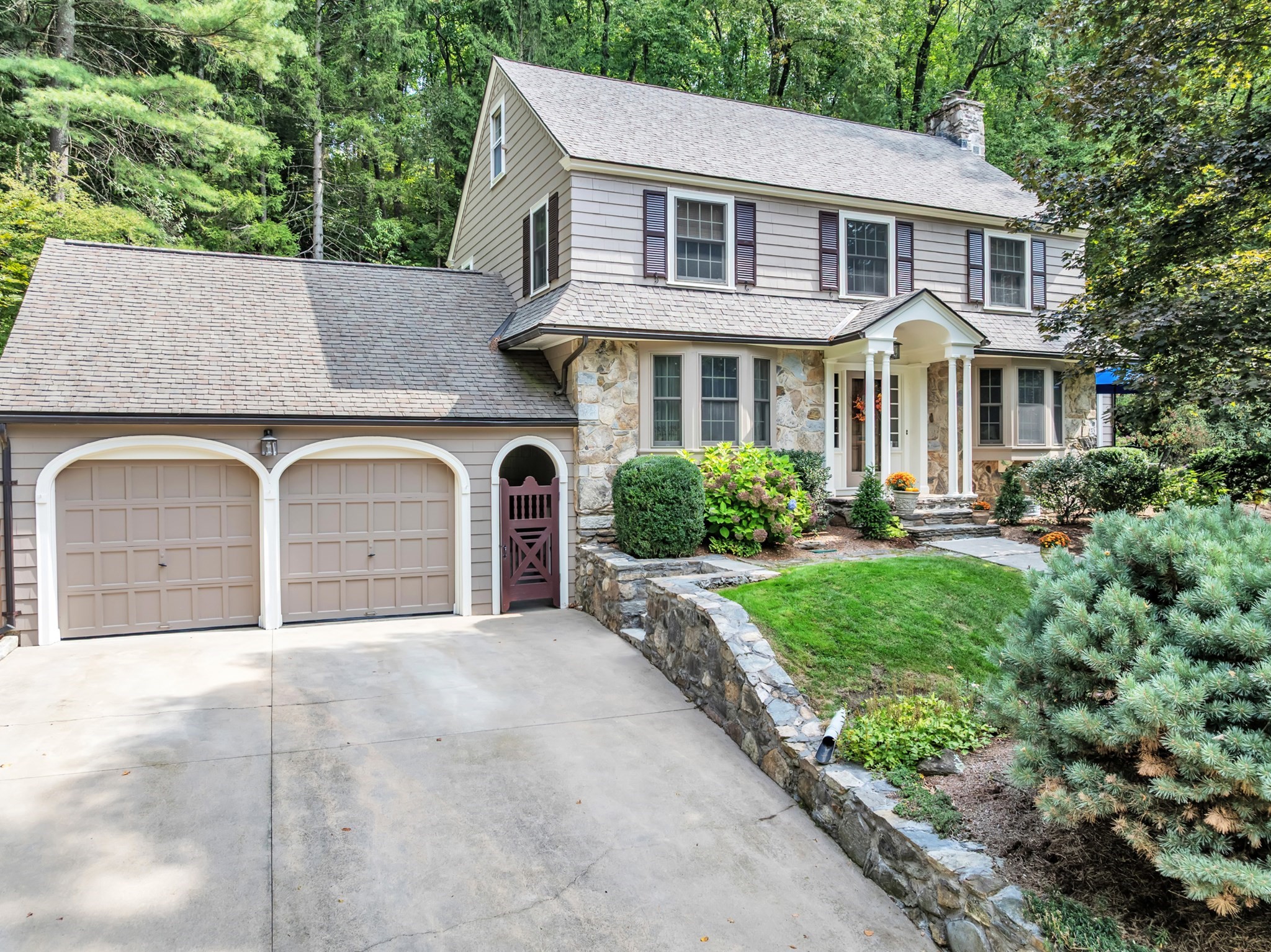 8 Old Colony Road, Worcester, MA 01609