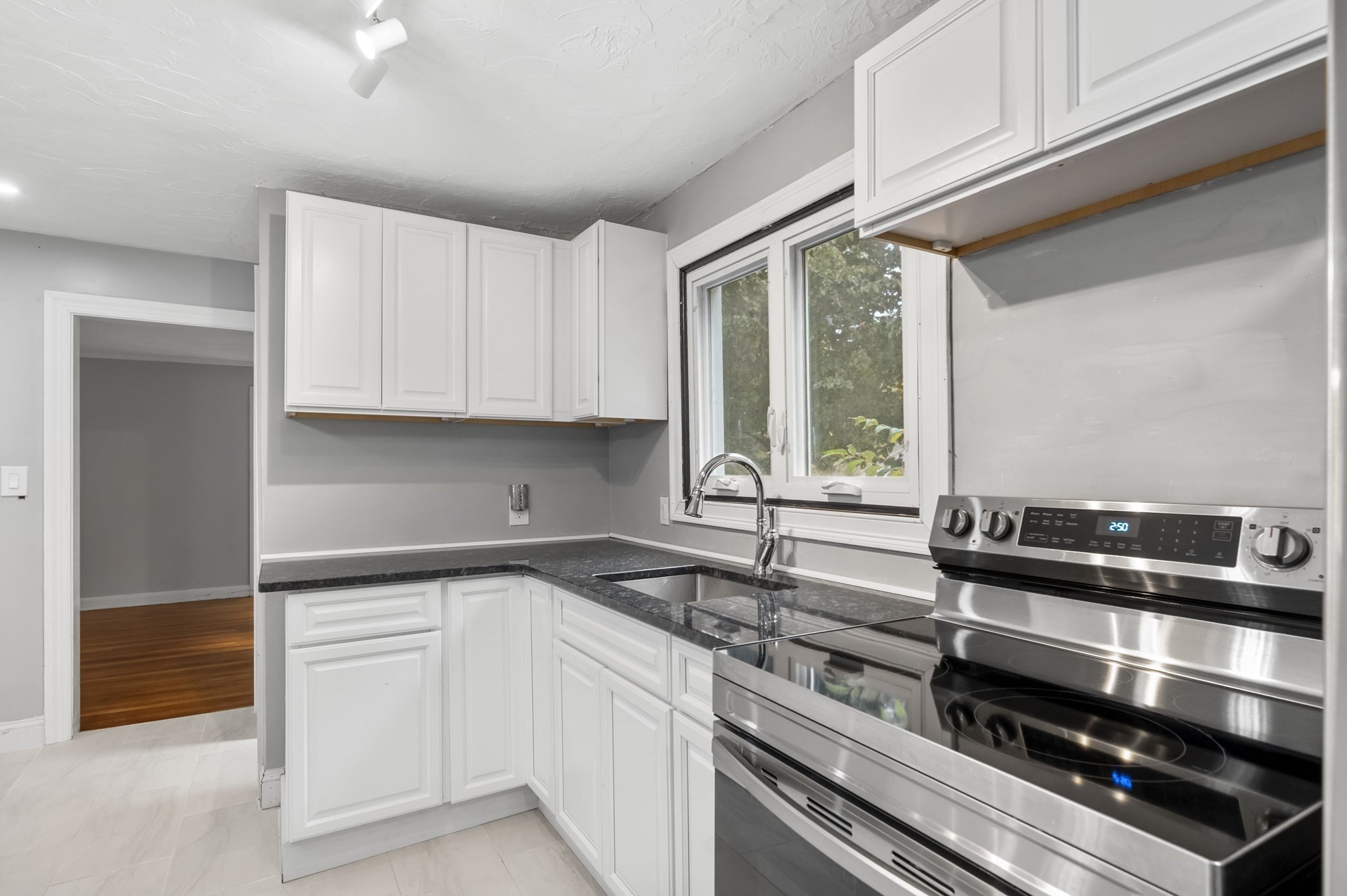 36 Melrose St, Worcester, MA 01605 - Image 12