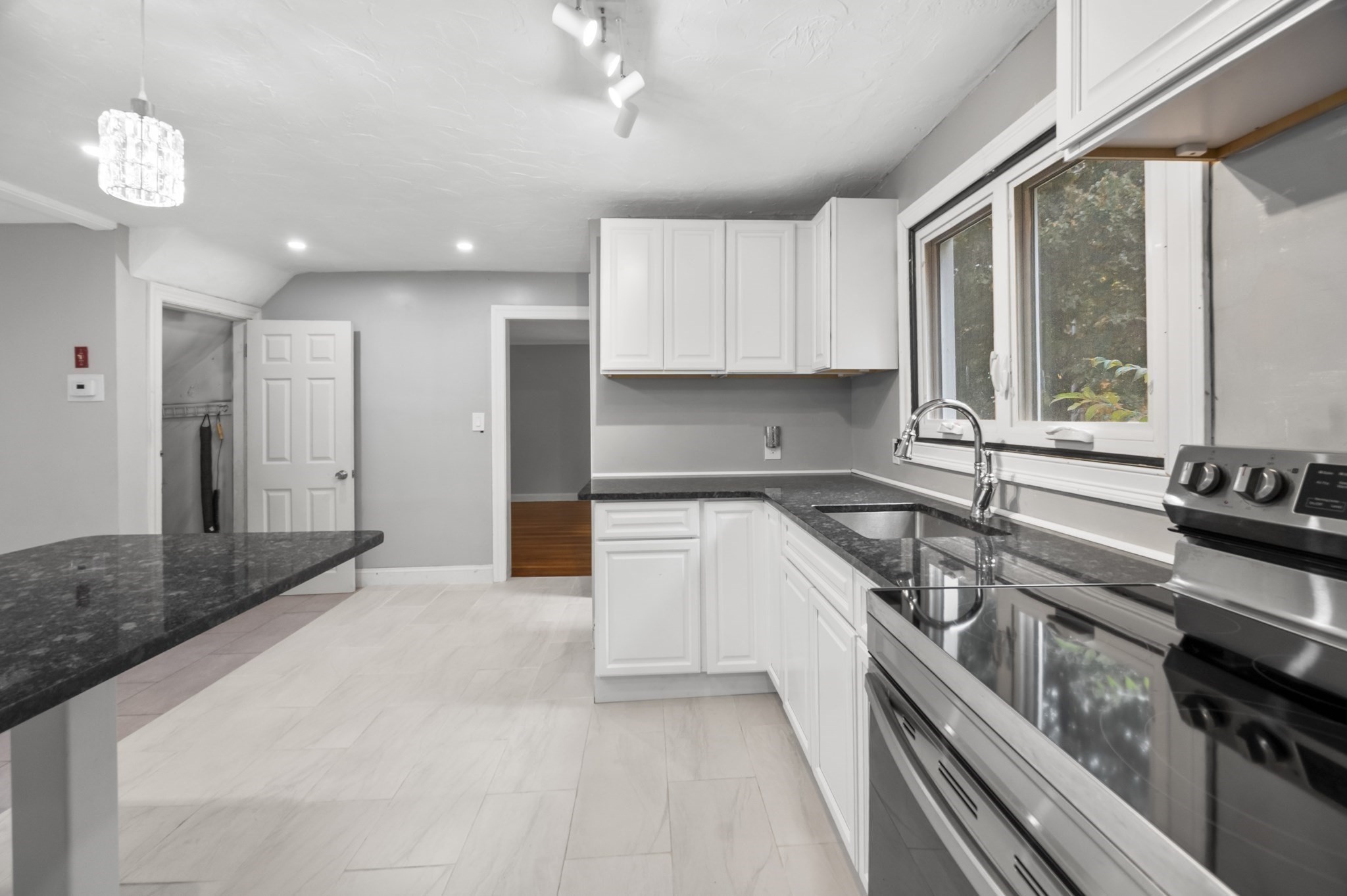 36 Melrose St, Worcester, MA 01605 - Image 9