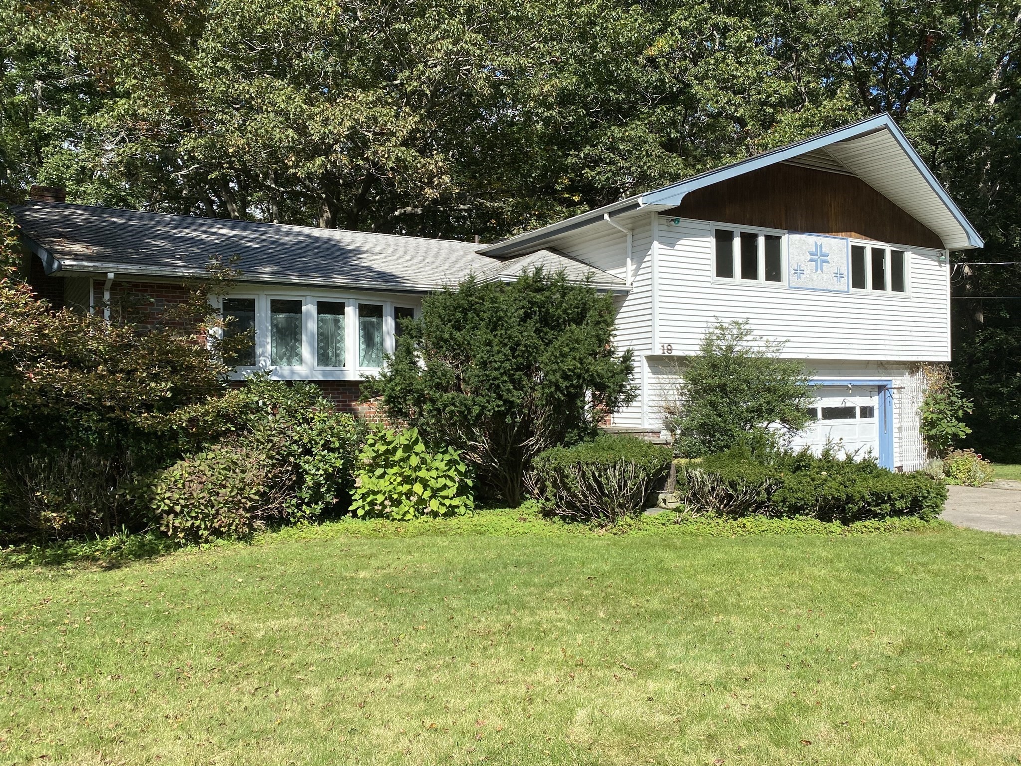 19 Cynthia Rd, Canton, MA 02021