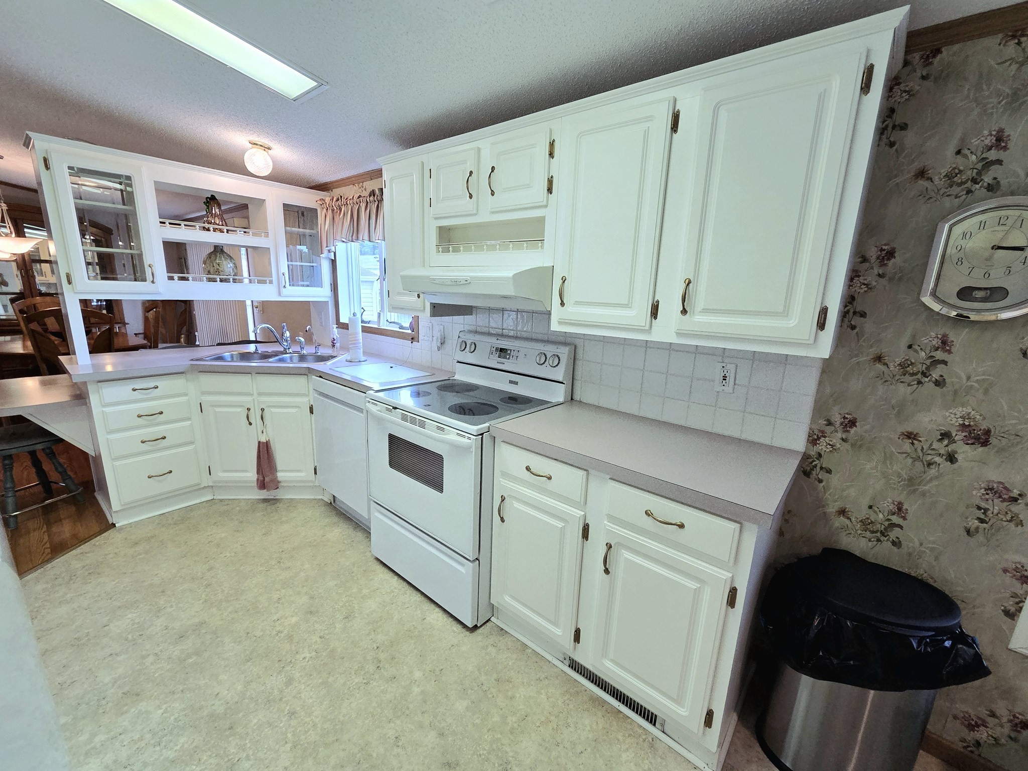 111 Festival Circle, Chicopee, MA 01020 - Image 11