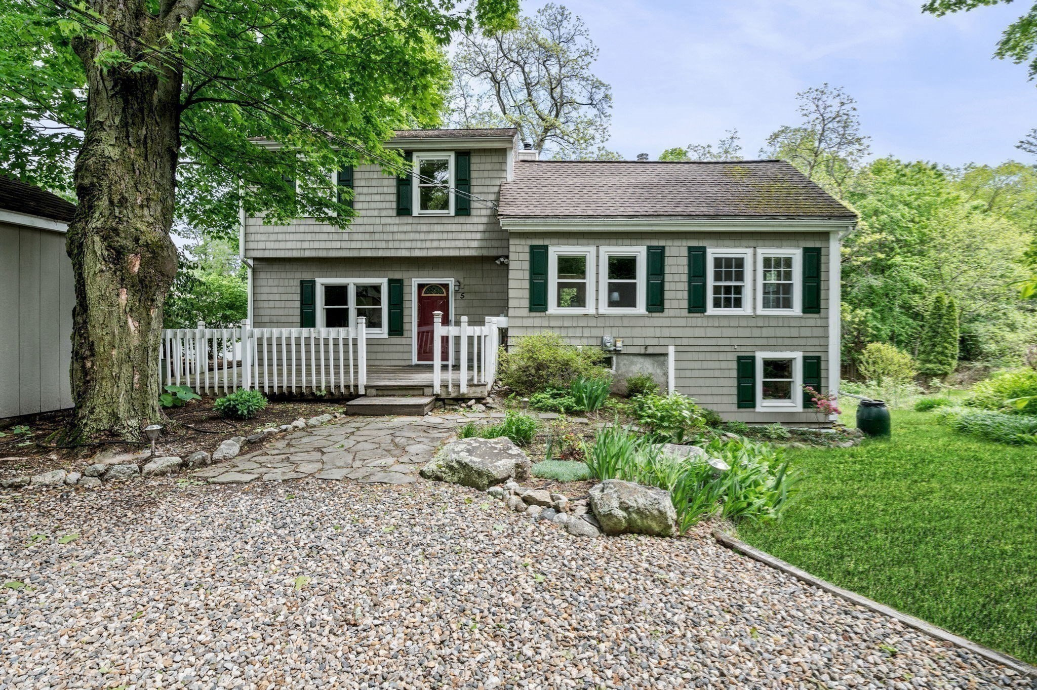 5 Emery Ct, Stoneham, MA 02180