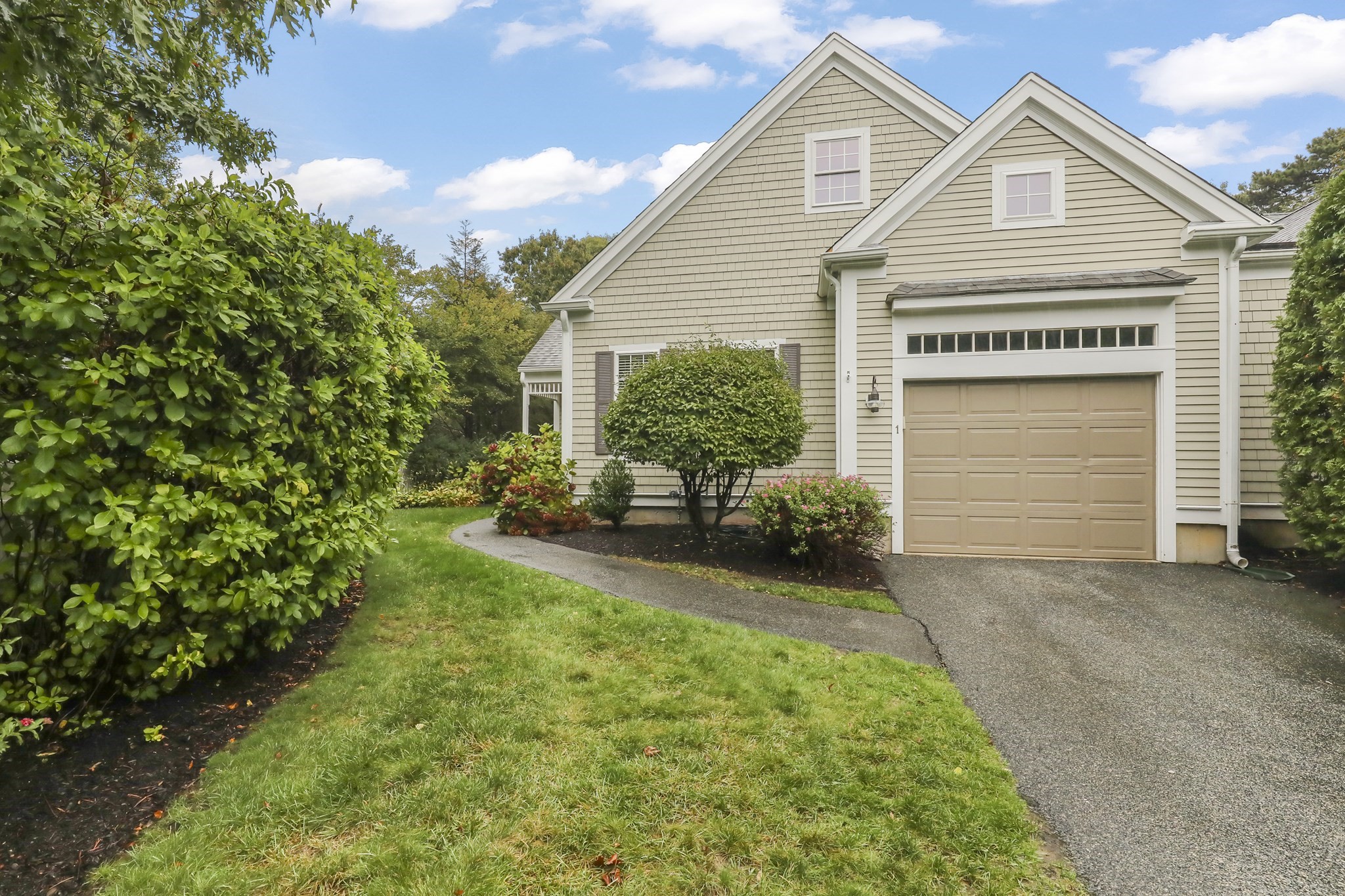 1 Hollyhock Knoll Ct Unit 1, Bourne, MA 02532