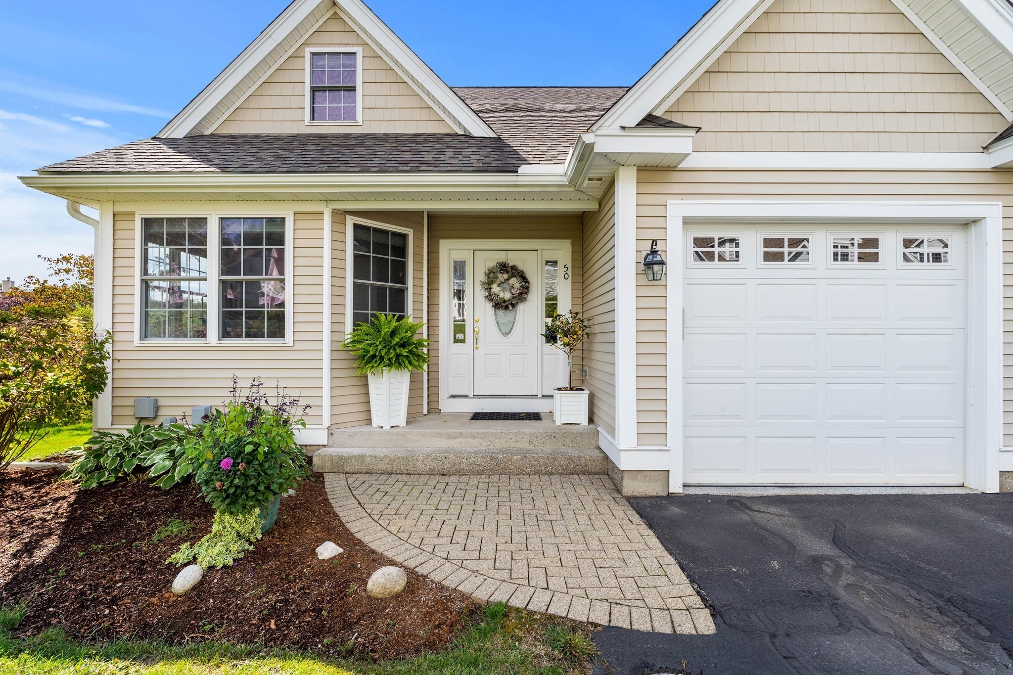 50 Carrington Ln Unit 50, Uxbridge, MA 01569