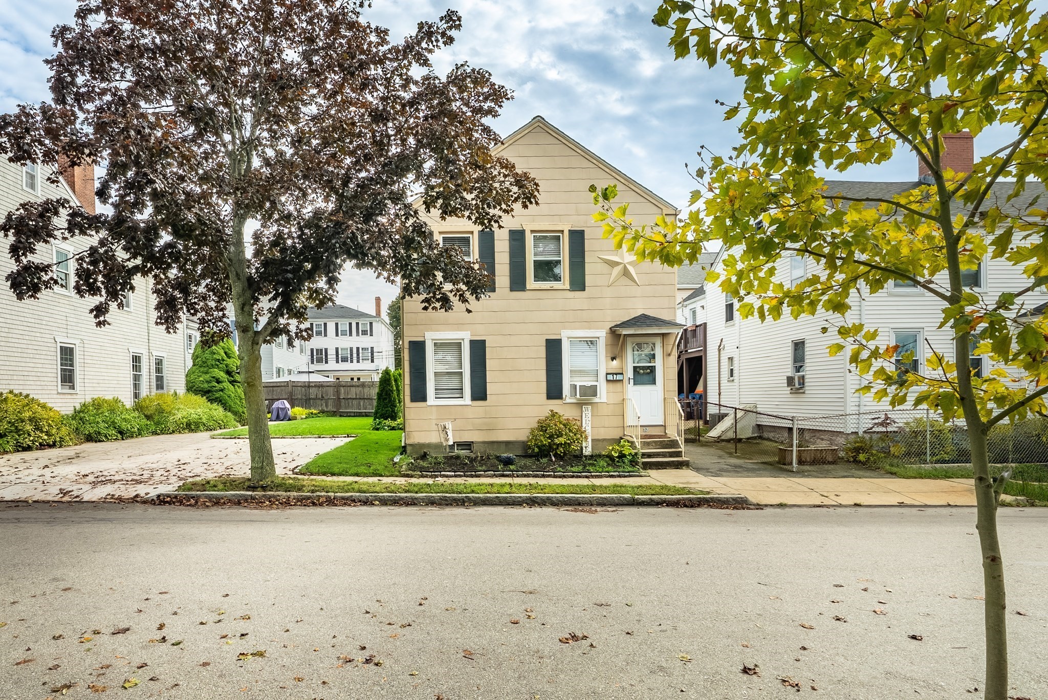 17 Middle St, Fairhaven, MA 02719