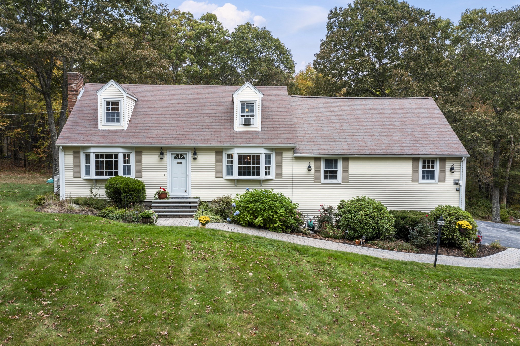223 West St, Douglas, MA 01516