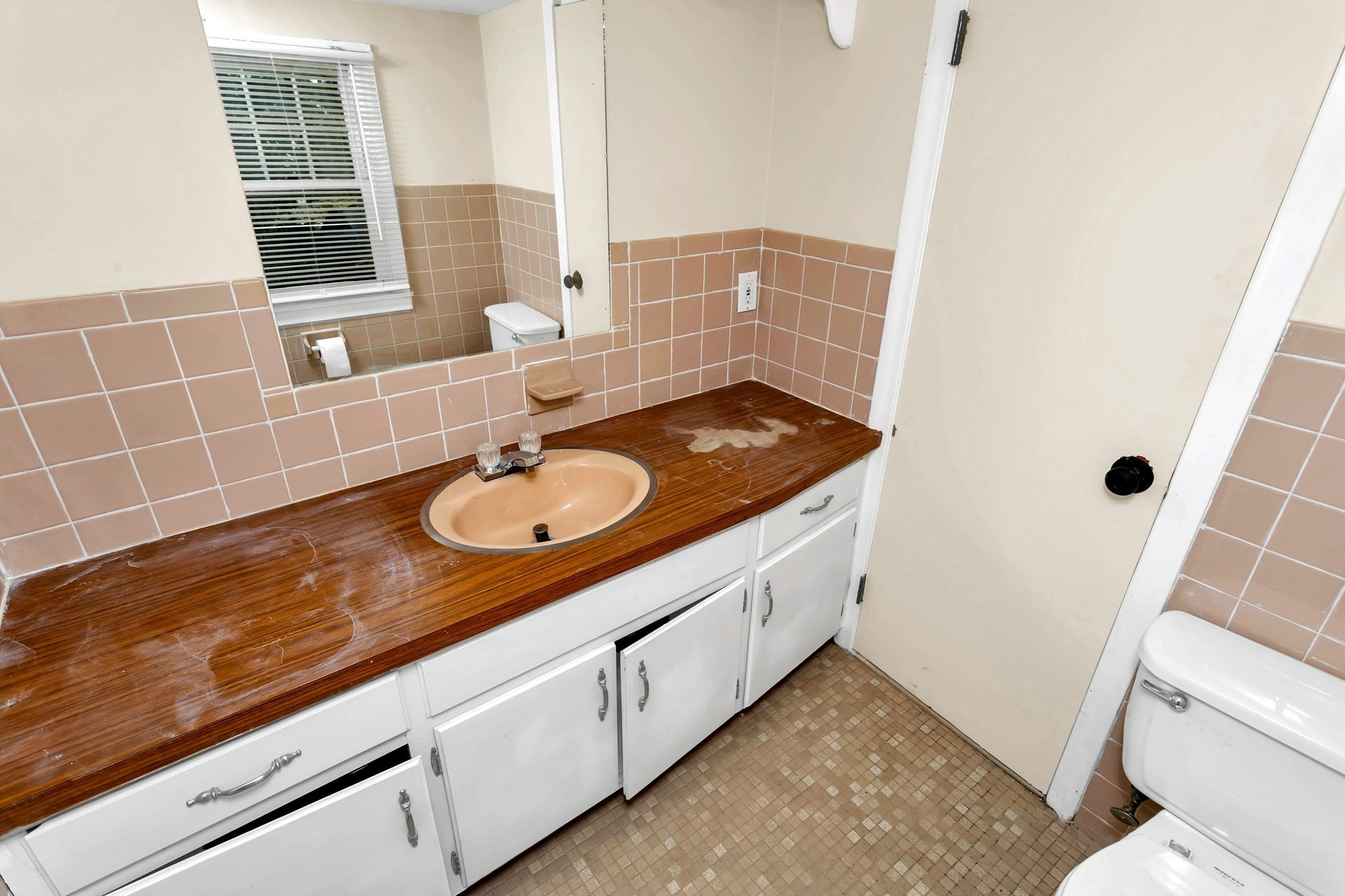 74 Woodstock St, Chicopee, MA 01020 - Image 33