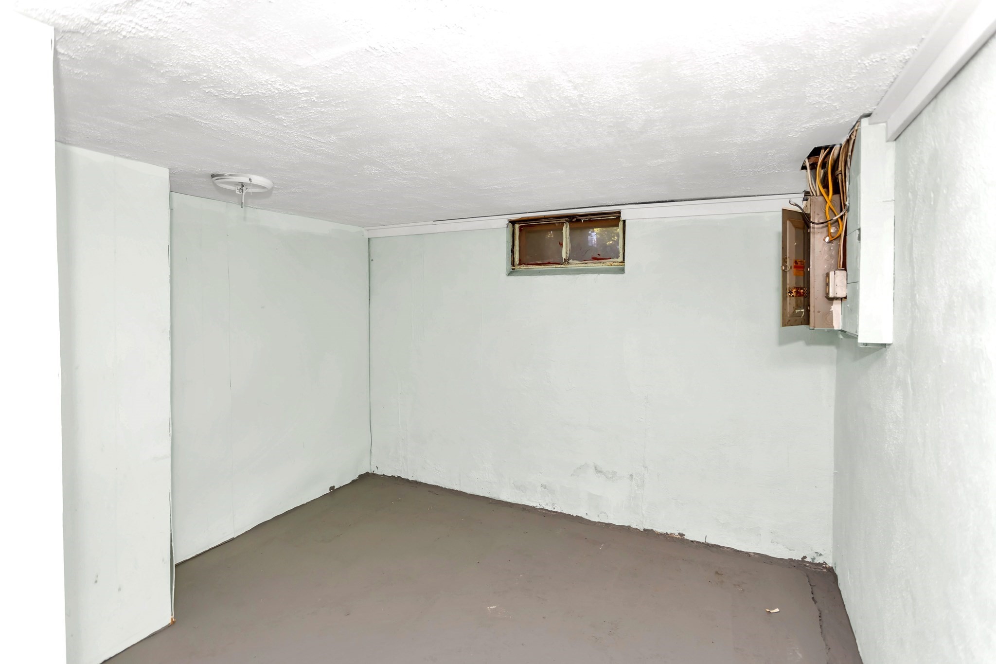 74 Woodstock St, Chicopee, MA 01020 - Image 35