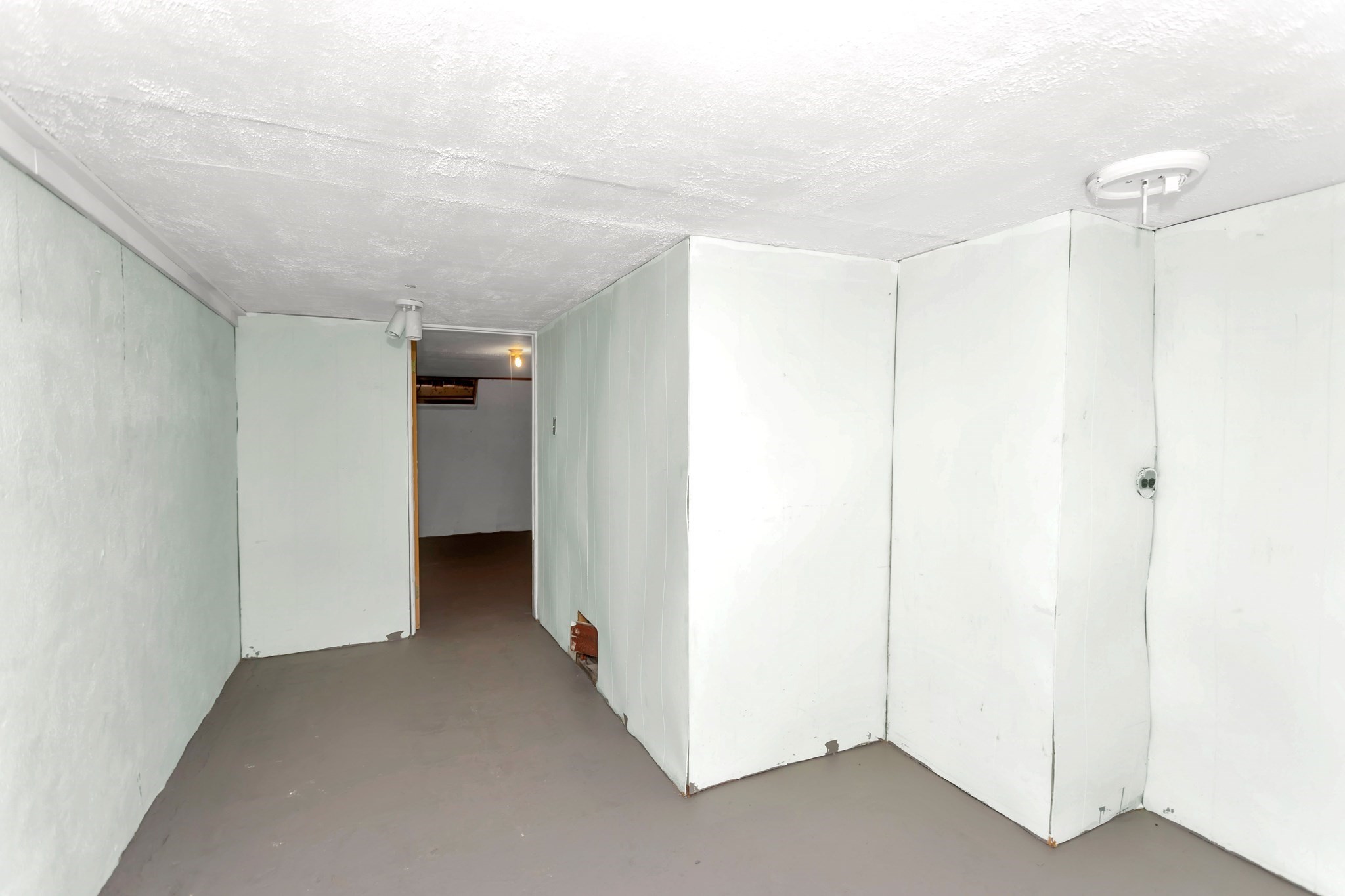 74 Woodstock St, Chicopee, MA 01020 - Image 36