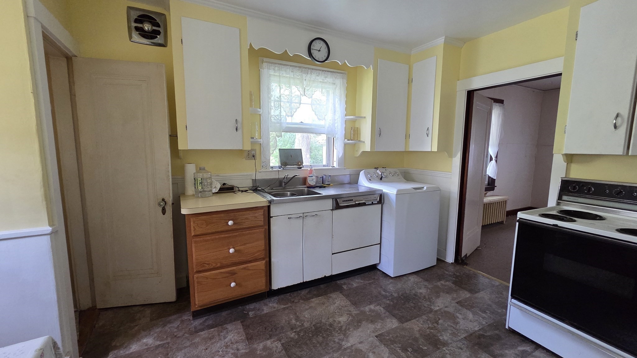 33 Carlisle St, Worcester, MA 01602 - Image 3