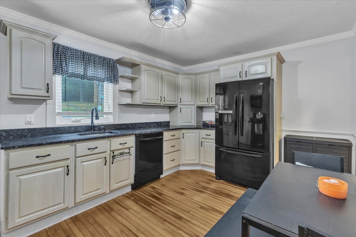 23 Dryden St, Worcester, MA 01605 - Image 11