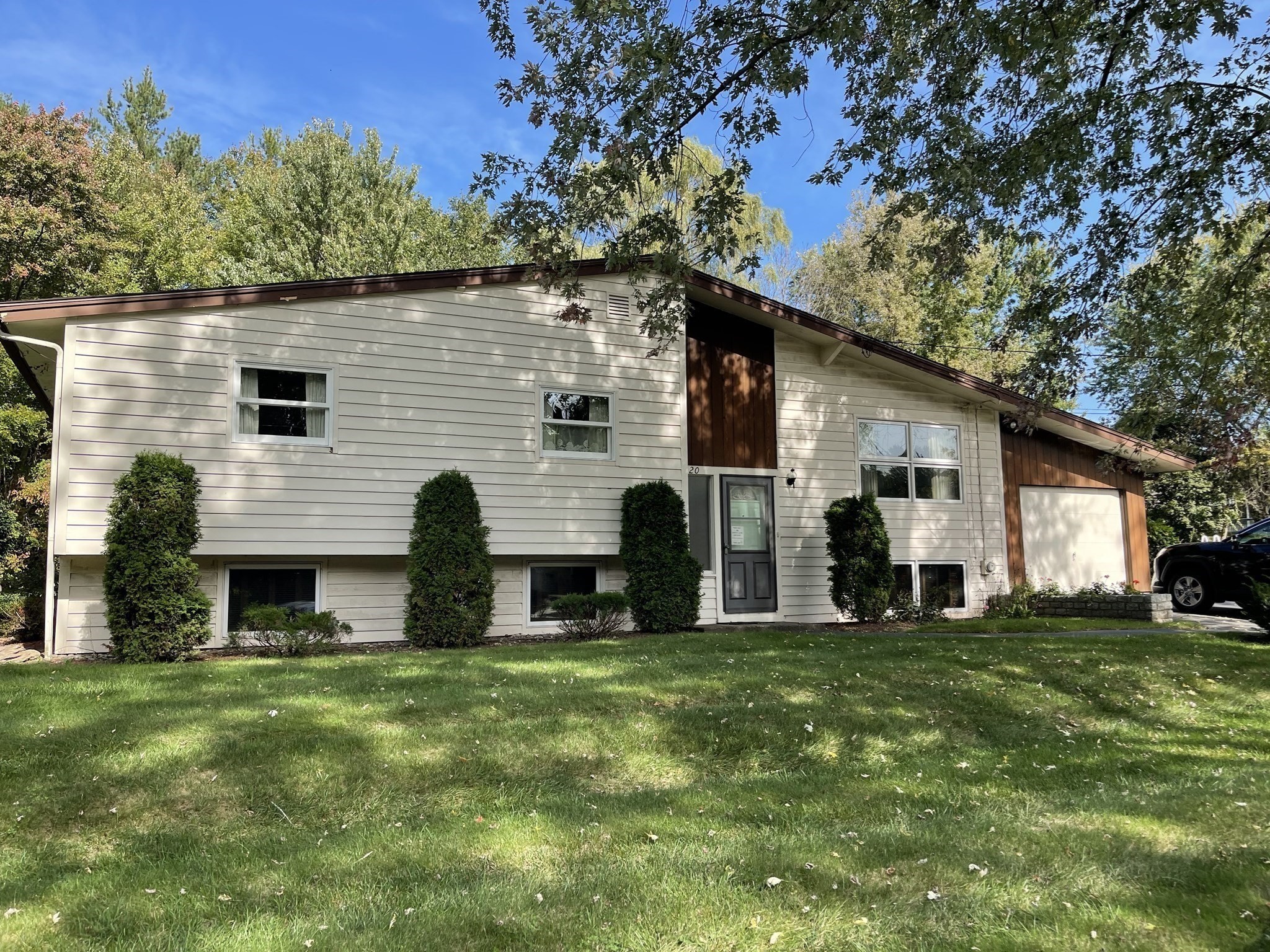 20 Winthrop St, West Boylston, MA 01583