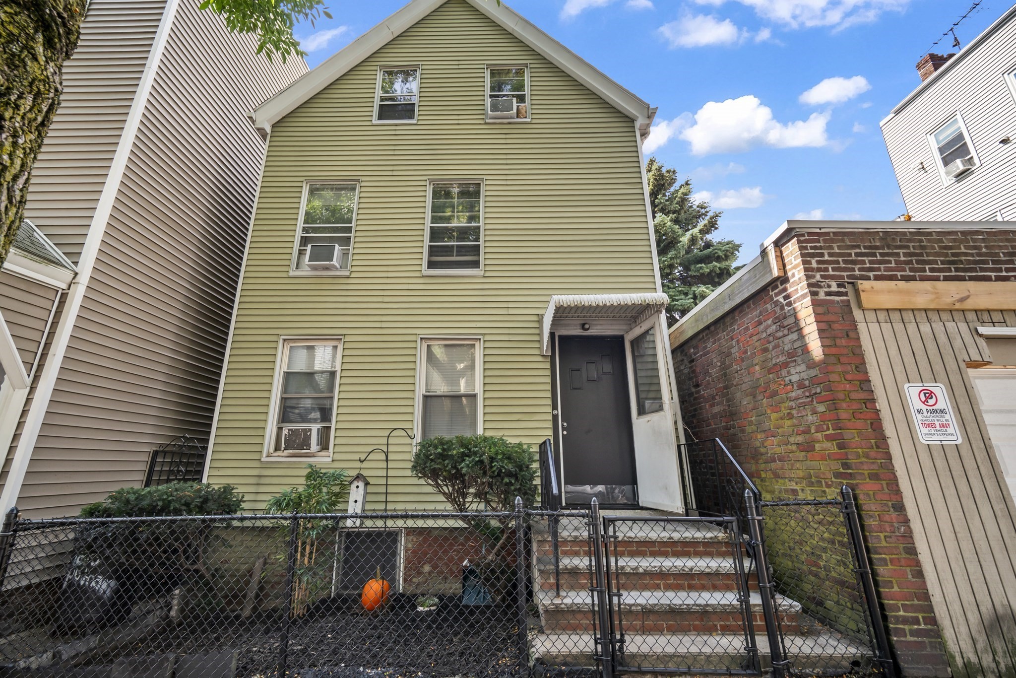 125 Putnam St, Boston - East Boston, MA 02128