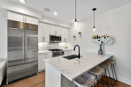 258-260 W 3rd St, Apt 2B