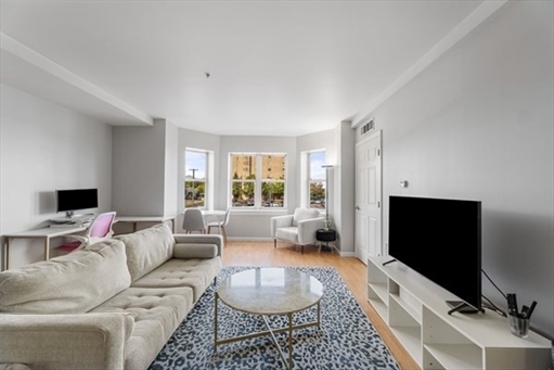 1 Cityview Ln, Apt 204