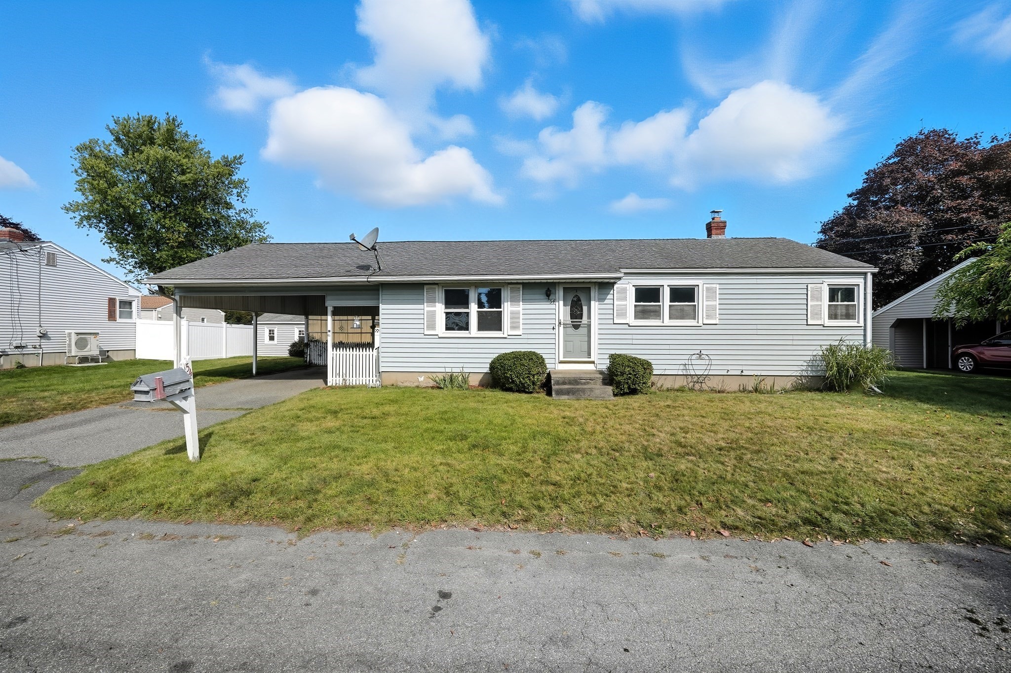 54 Dayton St, Chicopee, MA 01013