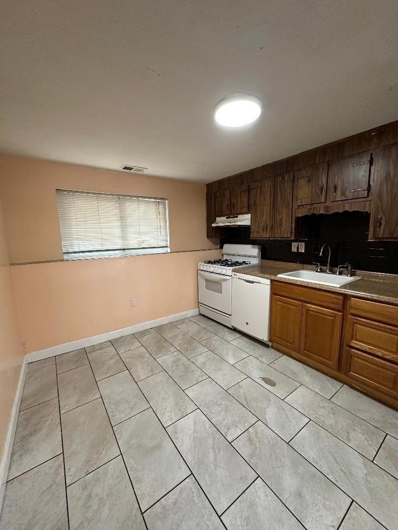5 Lenox St Unit 2, Lowell, MA 01852 - Image 7