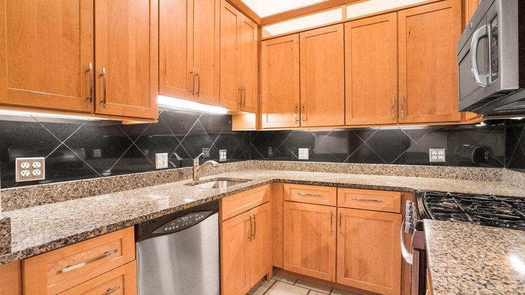 174 Elm St Unit 1, Everett, MA 02149