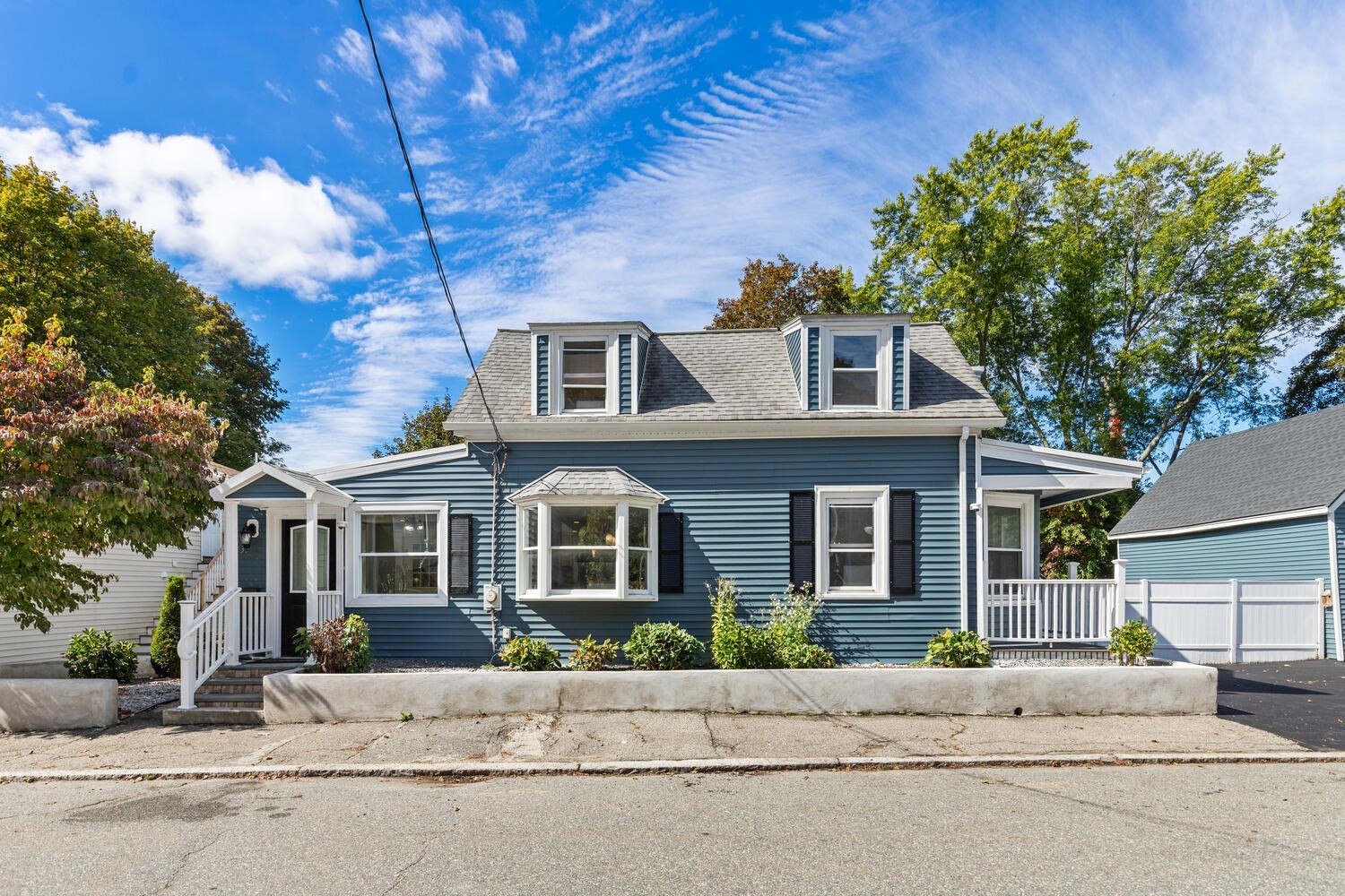 39 Garfield Ave, Woburn, MA 01801