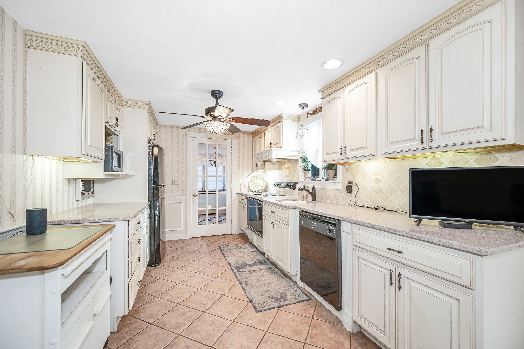 1170 Livingston St, Tewksbury, MA 01876 - Image 7