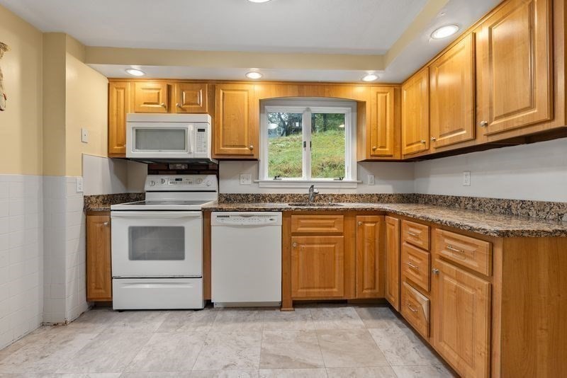 9 Pond Ter, Woburn, MA 01801 - Image 10