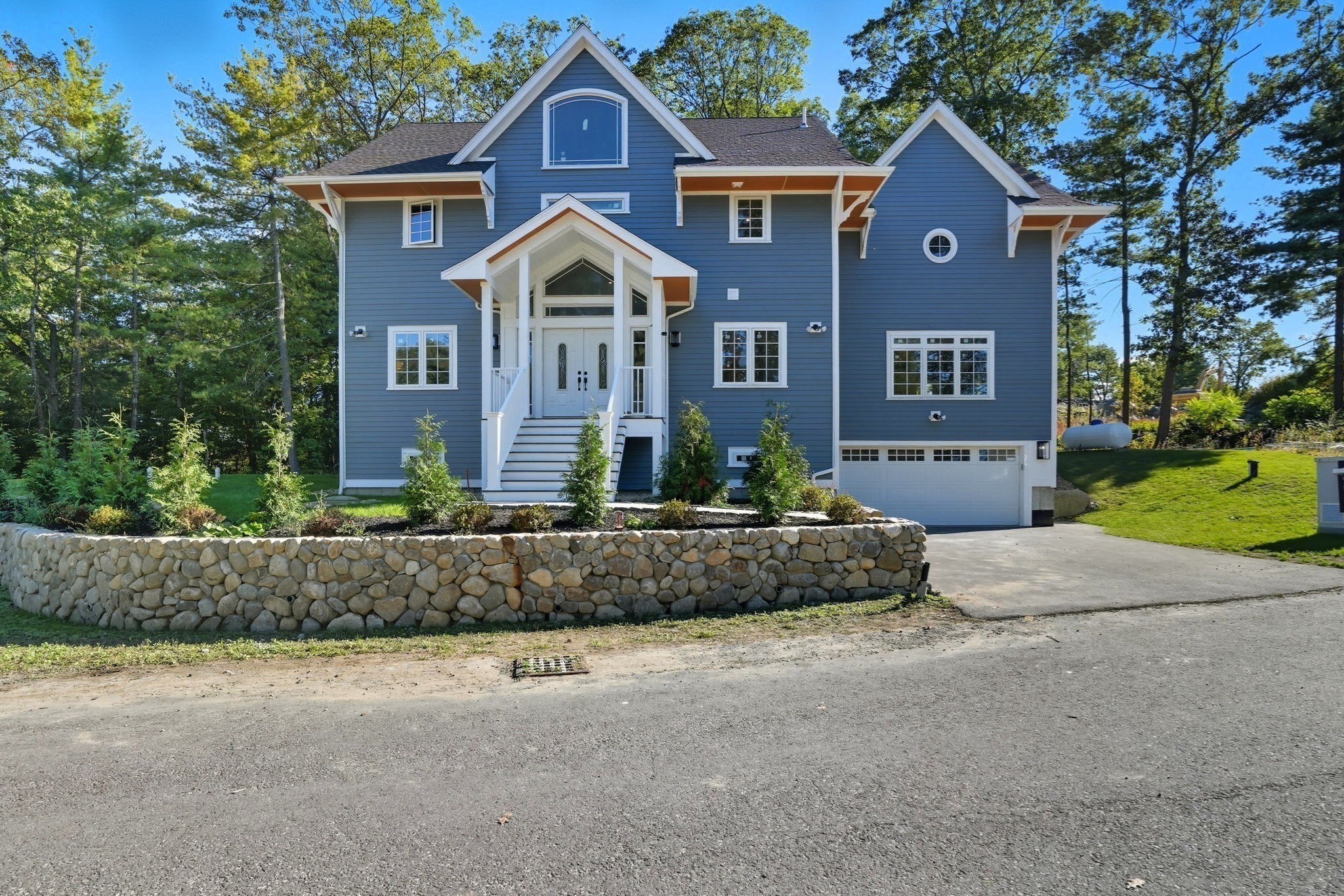 9 Lovis Ave, Wakefield, MA 01880