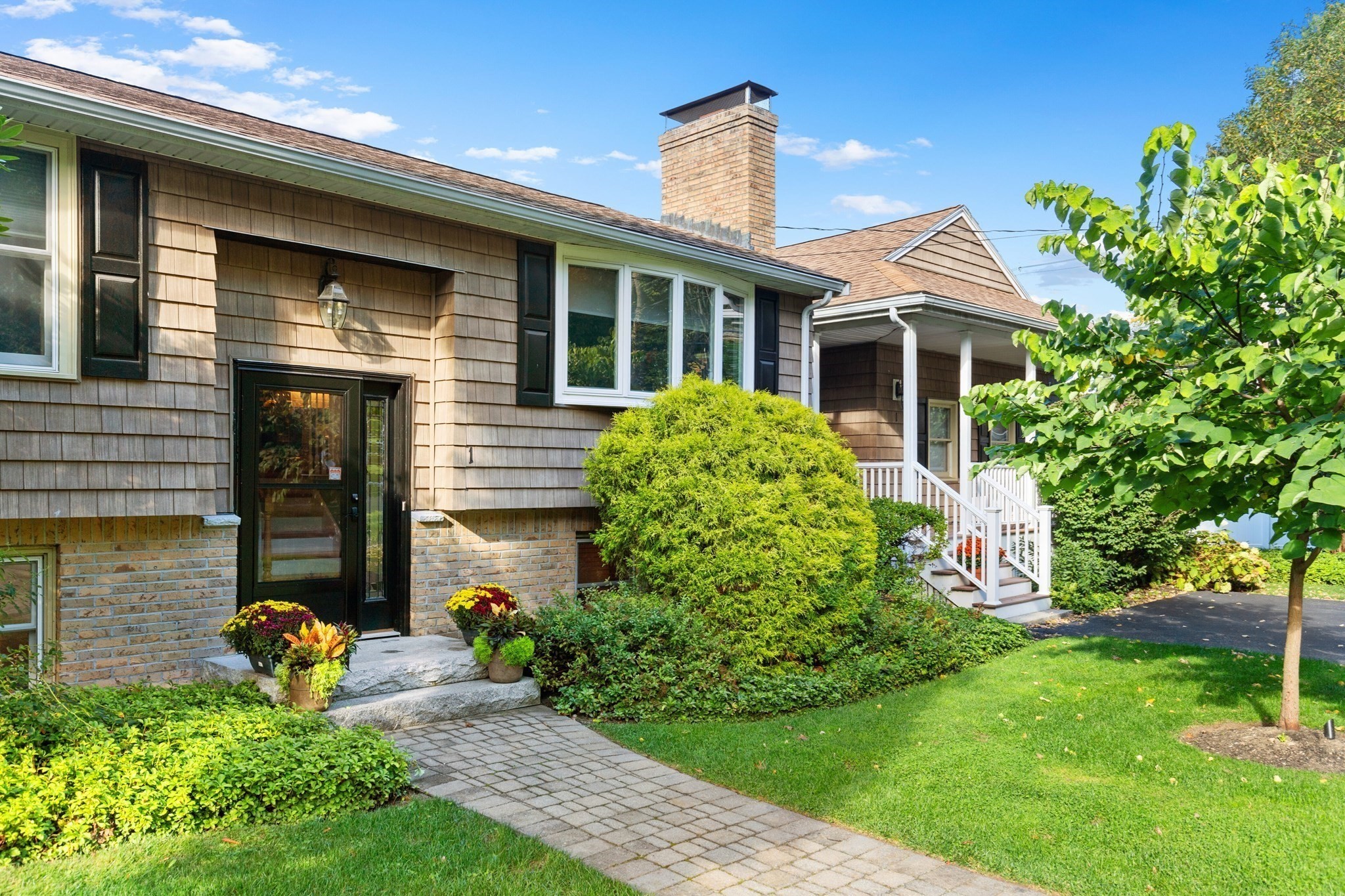 1 Maddabon Pl, Peabody, MA 01960