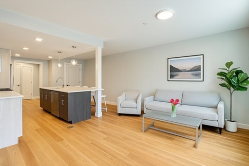 98 Prescott St, Apt 1b