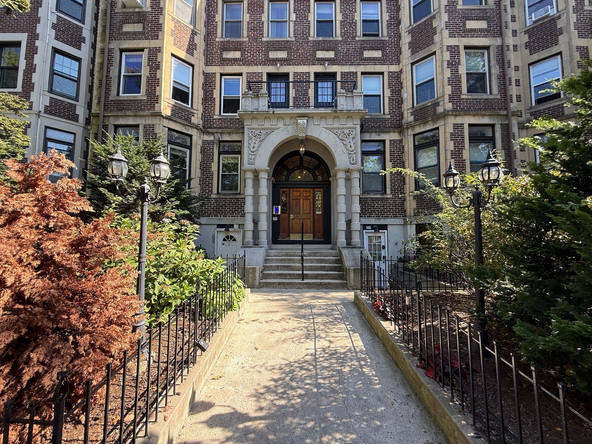 390 Riverway Unit 6, Boston - Mission Hill, MA 02115