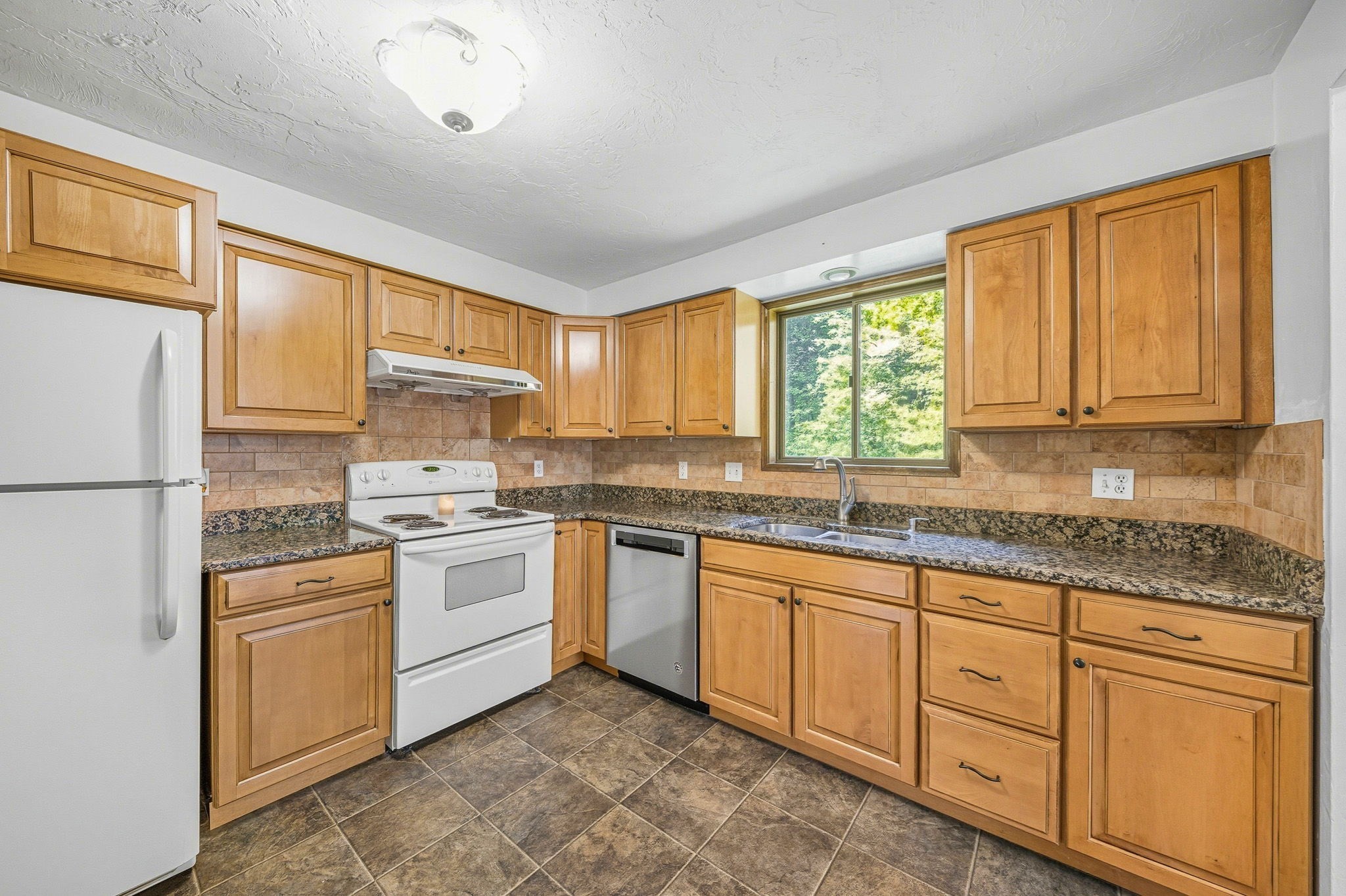 38 W Elm St, Hopkinton, MA 01748 - Image 12